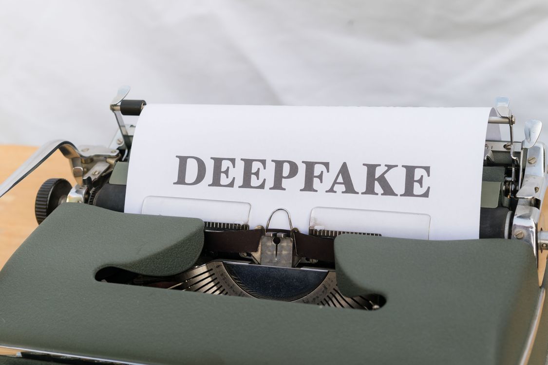 YouTube rolt AI deepfake-detectietool uit voor iedereen boven de 18
